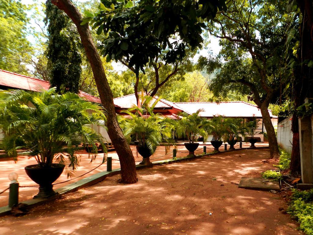 Jayasinghe Holiday Resort Kataragama Εξωτερικό φωτογραφία